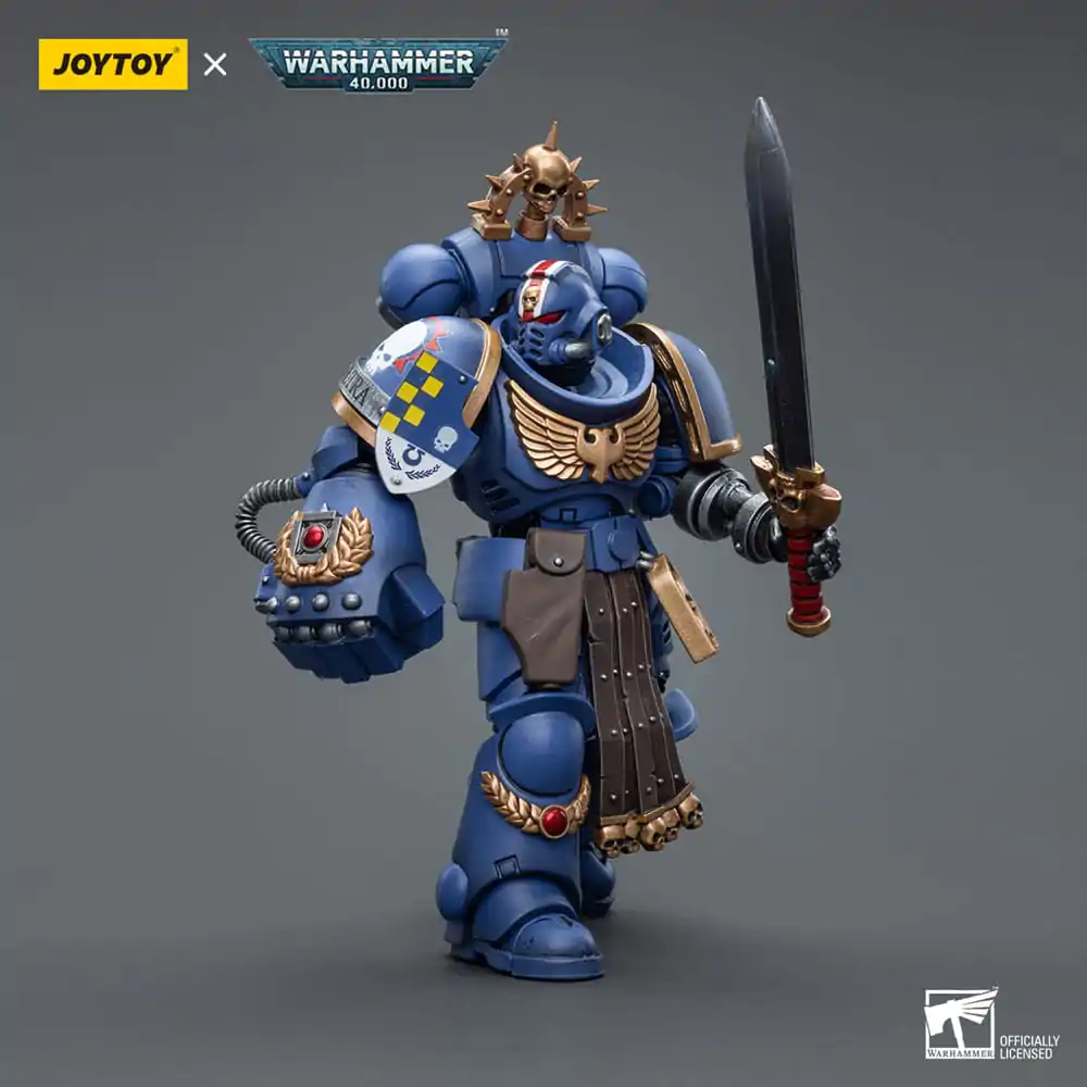 Warhammer 40k 1/18 Ultramarines Lieutenant with Power Fist akciófigura 12 cm termékfotó