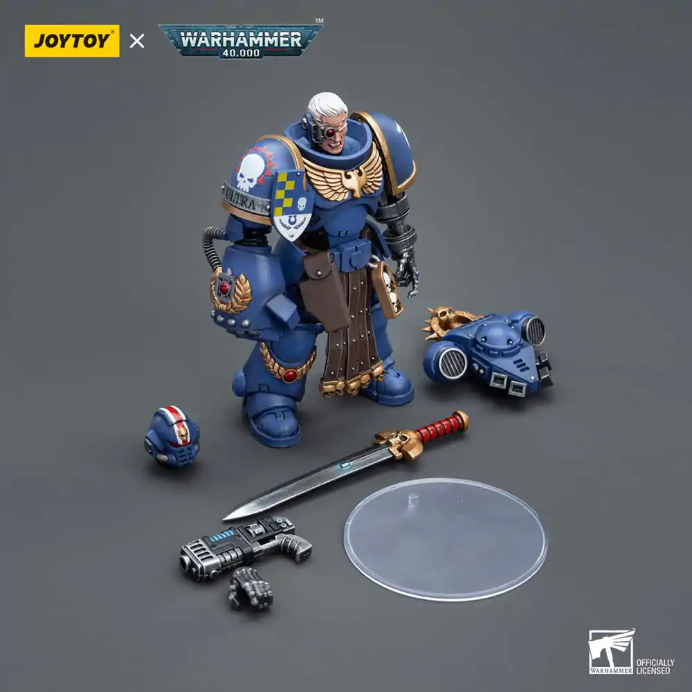Warhammer 40k 1/18 Ultramarines Lieutenant with Power Fist akciófigura 12 cm termékfotó