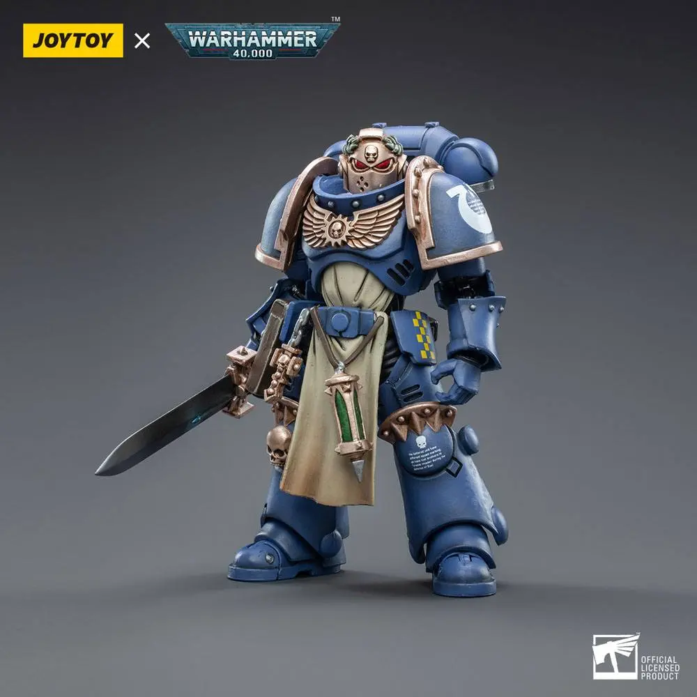 Warhammer 40k 1/18 Ultramarines Primaris Company Champion akciófigura 12 cm termékfotó