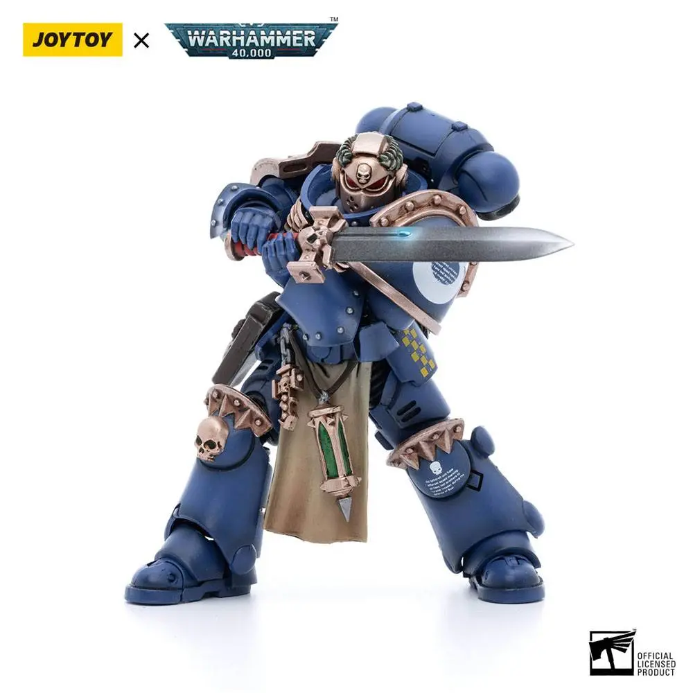 Warhammer 40k 1/18 Ultramarines Primaris Company Champion akciófigura 12 cm termékfotó