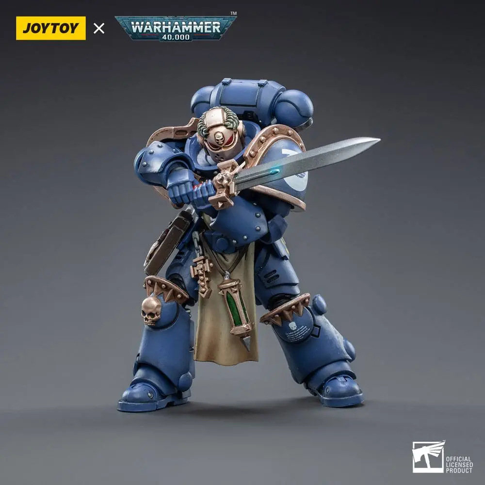 Warhammer 40k 1/18 Ultramarines Primaris Company Champion akciófigura 12 cm termékfotó