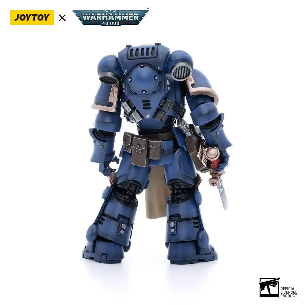 Warhammer 40k 1/18 Ultramarines Primaris Company Champion akciófigura 12 cm termékfotó