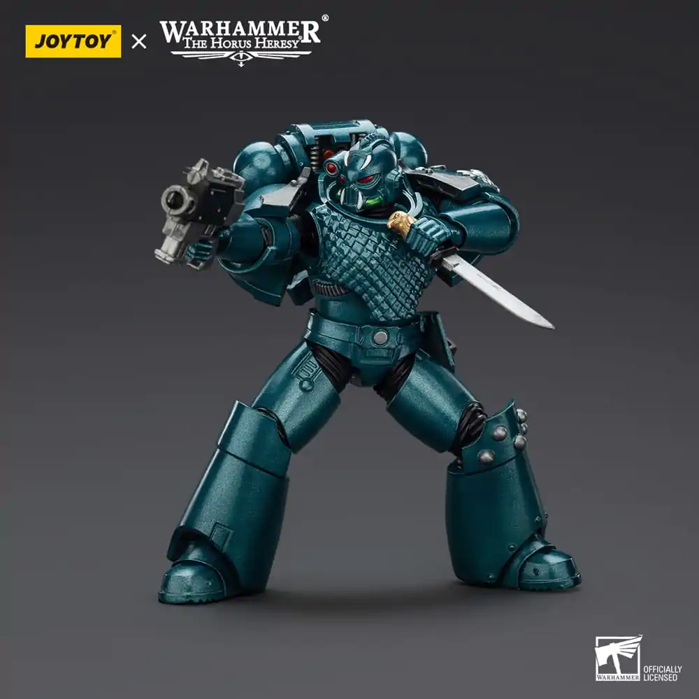 Warhammer The Horus Heresy Alpha Legion Head hunter With Banestrike Combi-Bolter And Power Dagger akciófigura 20 cm termékfotó