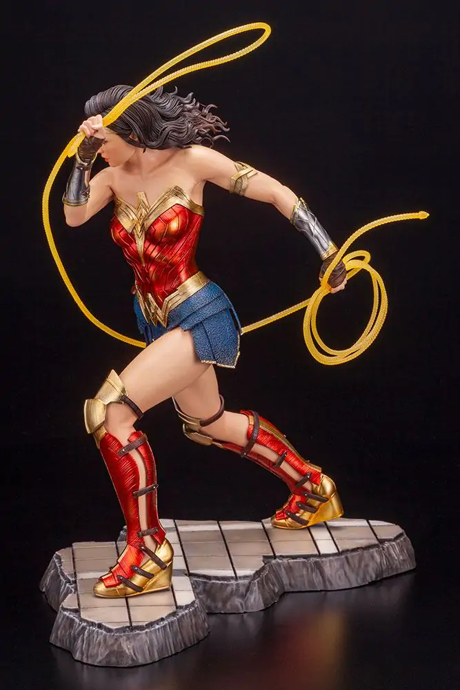 Wonder Woman 1984 Movie 1/6 Wonder Woman szobor figura 25 cm termékfotó