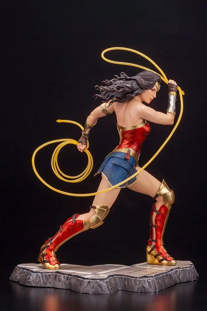 Wonder Woman 1984 Movie 1/6 Wonder Woman szobor figura 25 cm termékfotó