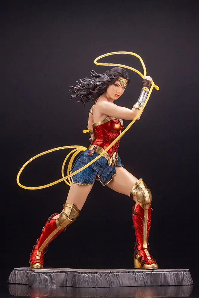 Wonder Woman 1984 Movie 1/6 Wonder Woman szobor figura 25 cm termékfotó