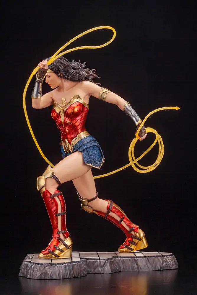 Wonder Woman 1984 Movie 1/6 Wonder Woman szobor figura 25 cm termékfotó