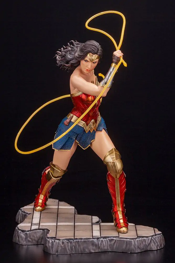 Wonder Woman 1984 Movie 1/6 Wonder Woman szobor figura 25 cm termékfotó
