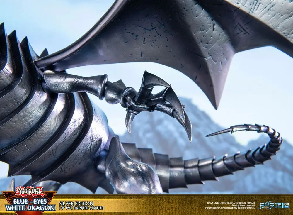 Yu-Gi-Oh! Blue-Eyes White Dragon Silver Edition PVC szobor figura 35 cm termékfotó