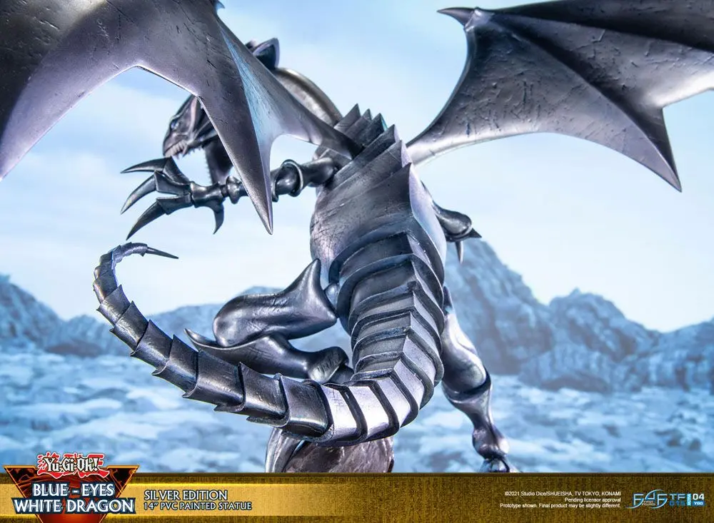 Yu-Gi-Oh! Blue-Eyes White Dragon Silver Edition PVC szobor figura 35 cm termékfotó