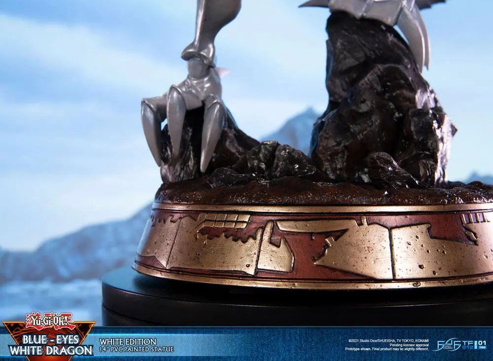 Yu-Gi-Oh! Blue-Eyes White Dragon White Edition PVC szobor figura 35 cm termékfotó