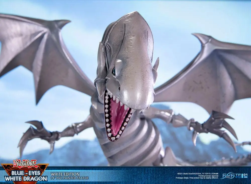 Yu-Gi-Oh! Blue-Eyes White Dragon White Edition PVC szobor figura 35 cm termékfotó