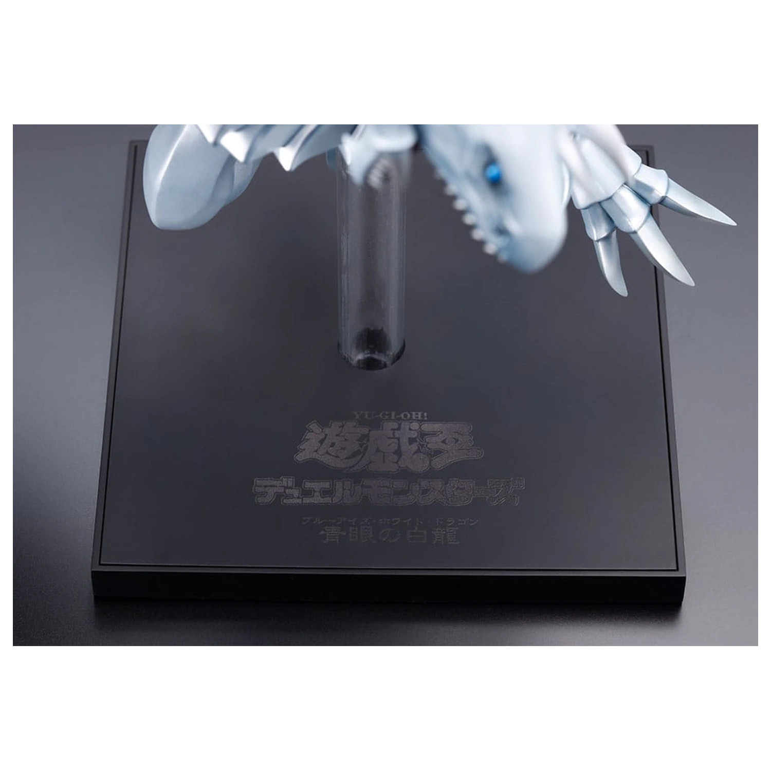 Yu-Gi-Oh! Oshi Works Blue-Eyes White Dragon szobor figura 25 cm      termékfotó