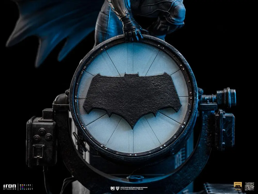 Zack Snyder's Justice League Deluxe Art Sclae 1/10 Batman on Batsignal szobor figura 28 cm termékfotó