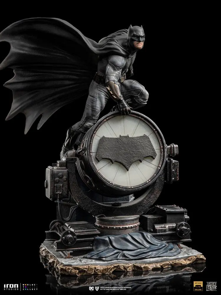 Zack Snyder's Justice League Deluxe Art Sclae 1/10 Batman on Batsignal szobor figura 28 cm termékfotó