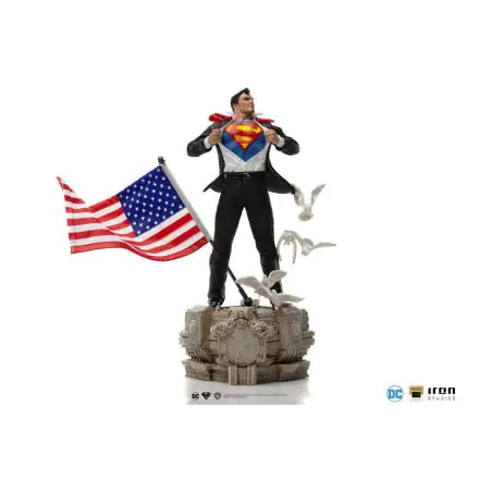 DC Comics Deluxe Art Scale 1/10 Clark Kent szobor figura 29 cm termékfotó