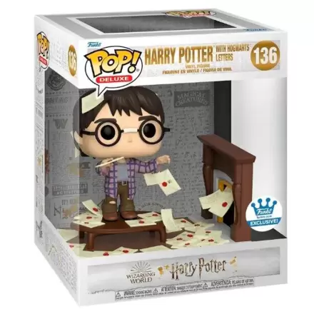 Funko POP figura Deluxe Harry Potter Anniversary Harry Potter with Hogwarts Letters Exkluzív termékfotója