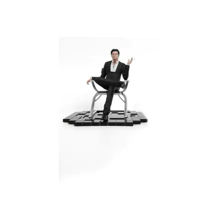 Mass Effect Illusive Man PVC szobor figura 20 cm termékfotó