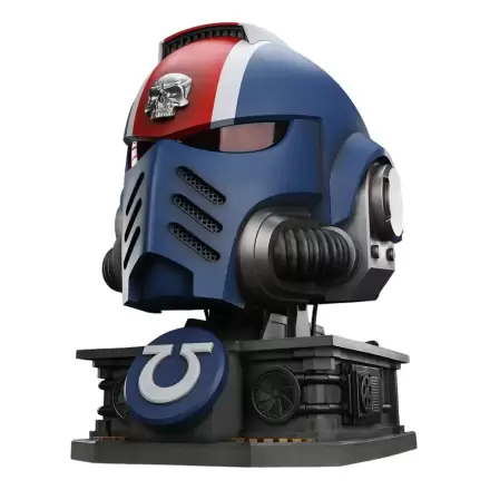 Warhammer 40,000: Space Marine 2 Ultramarines Lieutenant Titus Helmet with Display Stand replika 44 cm  termékfotó